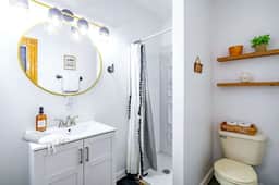 🌿Book Loft by Jungle House | Downtown & Short North | Free Parking | 5,800+ Reviews | Near Convention Center & Nationwide Arena & Ohio State | Right on High Street - Image 3