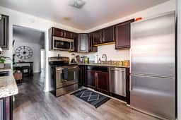 🌿Casa Uno by Jungle House | Downtown & Short North | Private Parking | 5,800+ Reviews | Near Convention Center & Nationwide Arena & Ohio State | Walk to High Street - Image 4