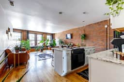 🌿Casa On High by Jungle House | Downtown & Short North | Free Parking | 5,800+ Reviews | Near Convention Center & Nationwide Arena & Ohio State | Right on High Street - Image 3