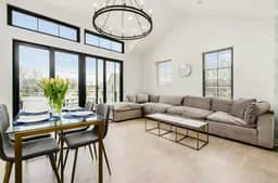 🌿Jungle Luna by Jungle House | Downtown & Short North | Garage Parking | 5,800+ Reviews | Near Convention Center & Nationwide Arena & Ohio State | Walk to High Street - Image 5