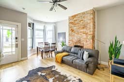 🌿 Jungle Aura by Jungle House | Downtown & Short North | Near Convention Center, Nationwide Arena & Ohio State | Free Parking | 5,800+ Reviews - Image 5