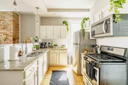 🌿 Jungle Aura by Jungle House | Downtown & Short North | Near Convention Center, Nationwide Arena & Ohio State | Free Parking | 5,800+ Reviews - Image 3