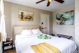🌿Casa Dos by Jungle House | Downtown & Short North | Private Parking | 5,800+ Reviews | Near Convention Center & Nationwide Arena & Ohio State | Walk to High Street - Image 3
