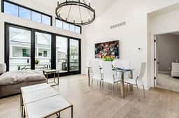 🌿Jungle Sol by Jungle House | Downtown & Short North | Garage Parking | 5,800+ Reviews | Near Convention Center & Nationwide Arena & Ohio State | Walk to High Street - Image 4