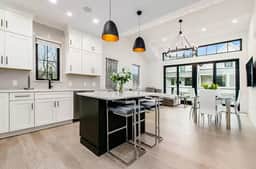 🌿Jungle Sol by Jungle House | Downtown & Short North | Garage Parking | 5,800+ Reviews | Near Convention Center & Nationwide Arena & Ohio State | Walk to High Street - Image 2