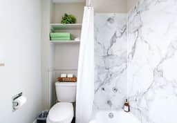 🌿Casa Quatro by Jungle House | Downtown & Short North | Private Parking | 5,800+ Reviews | Near Convention Center & Nationwide Arena & Ohio State | Walk to High Street - Image 5