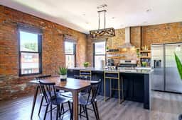 🌿Jungle Vibe by Jungle House | Downtown & Short North | Free Parking | 5,800+ Reviews | Near Convention Center & Nationwide Arena & Ohio State | Walk to High Street - Image 3