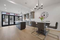 🌿Casa Blanca by Jungle House | Walk to High Street | Near Convention Center, OSU & Nationwide Arena | Downtown & Short North | 5,800+ Reviews | Free Parking - Image 3