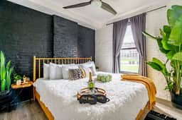 🌿Jungle Jive by Jungle House | Downtown & Short North | Free Parking | 5,800+ Reviews | Near Convention Center & Nationwide Arena & Ohio State | Walk to High Street - Image 4