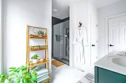 🌿Urban Jungle by Jungle House | Downtown & Short North | Free Parking | 5,800+ Reviews | Near Convention Center & Nationwide Arena & Ohio State | Walk to High Street - Image 2