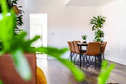 Cozy Cabana by Jungle House | Downtown & Short North | Free Parking | Near Convention Center & OSU - Image 4