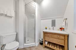 🌿 Jungle Dalia by Jungle House | Near Nationwide Arena, OSU & Convention Center | Downtown & Short North | Free Parking | 5,800+ Reviews - Image 3