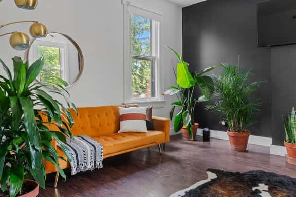 🌿 Jungle Nook by Jungle House | Downtown Chillicothe | Private Parking | 5,800+ Reviews | Walk to Historic District - Image 1