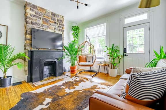 🌿 Jungle Fever by Jungle House | Walk to High Street | Near Convention Center, OSU & Nationwide Arena | Downtown & Short North | 5,800+ Reviews | Private Parking - Image 1