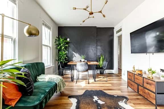 🌿 Jungle Beat by Jungle House | Near OSU, Convention Center & Nationwide Arena | Downtown & German Village | Walk to High Street | 5,800+ Reviews | Free Parking - Image 1