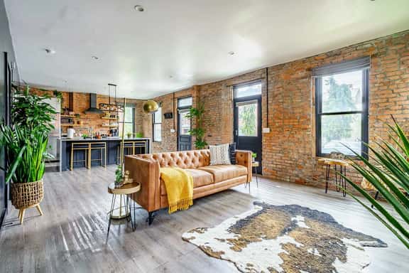 🌿Jungle Jive by Jungle House | Downtown & Short North | Free Parking | 5,800+ Reviews | Near Convention Center & Nationwide Arena & Ohio State | Walk to High Street - Image 1