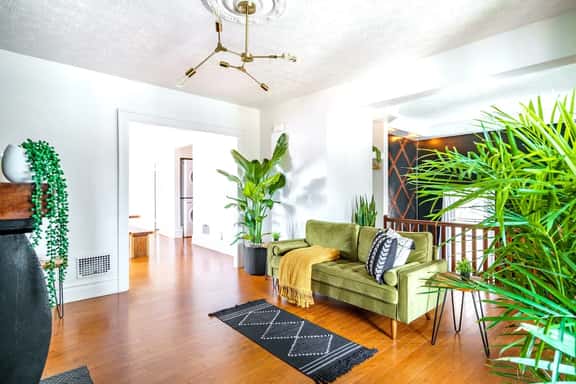 🌿Bamboo Bungalow by Jungle House | 5,800+ Reviews | Walk to High Street | Private Parking | Downtown & Short North | Near Convention Center, OSU & Nationwide Arena - Image 1