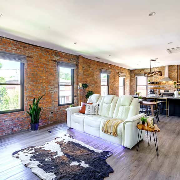 🌿Jungle Vibe by Jungle House | Downtown & Short North | Free Parking | 5,800+ Reviews | Near Convention Center & Nationwide Arena & Ohio State | Walk to High Street - Image 1