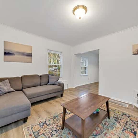 🌿 Jungle Dalia by Jungle House | Near Nationwide Arena, OSU & Convention Center | Downtown & Short North | Free Parking | 5,800+ Reviews - Image 1