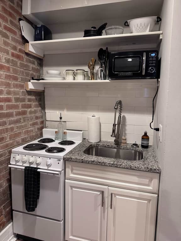 🌿 The Brickbox by Jungle House | Downtown & Short North | Near OSU, Arena & Convention Center | Private Parking - Image 4
