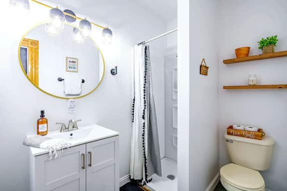 🌿Book Loft by Jungle House | Downtown & Short North | Free Parking | 5,800+ Reviews | Near Convention Center & Nationwide Arena & Ohio State | Right on High Street - Image 3