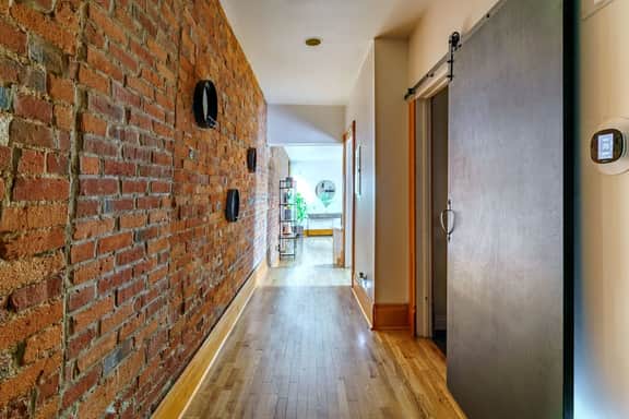 🌿Book Loft by Jungle House | Downtown & Short North | Free Parking | 5,800+ Reviews | Near Convention Center & Nationwide Arena & Ohio State | Right on High Street - Image 4