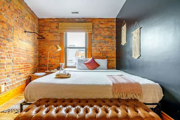 🌿Book Loft by Jungle House | Downtown & Short North | Free Parking | 5,800+ Reviews | Near Convention Center & Nationwide Arena & Ohio State | Right on High Street - Image 2