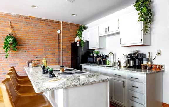 🌿Casa On High by Jungle House | Downtown & Short North | Free Parking | 5,800+ Reviews | Near Convention Center & Nationwide Arena & Ohio State | Right on High Street - Image 5