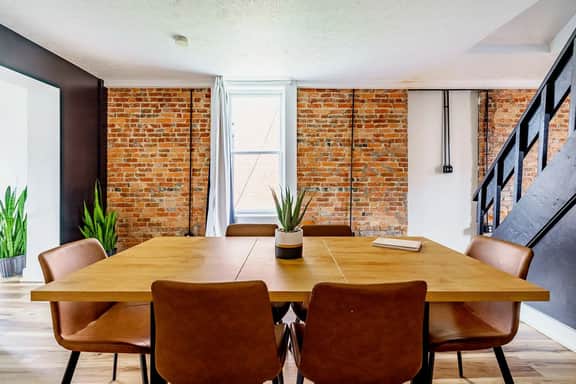🌿Cozy Casita by Jungle House | Downtown & Short North | Free Parking | 5,800+ Reviews | Near Convention Center & Nationwide Arena & Ohio State | Walk to High Street - Image 3