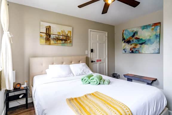 🌿Casa Dos by Jungle House | Downtown & Short North | Private Parking | 5,800+ Reviews | Near Convention Center & Nationwide Arena & Ohio State | Walk to High Street - Image 3