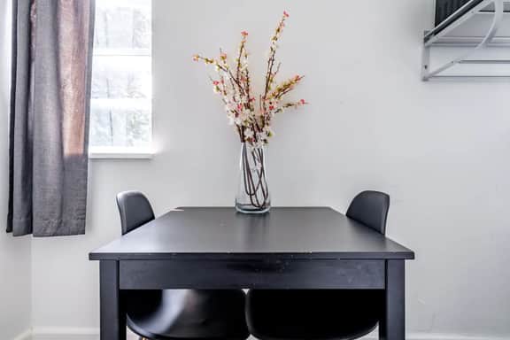 🌿Casa Dos by Jungle House | Downtown & Short North | Private Parking | 5,800+ Reviews | Near Convention Center & Nationwide Arena & Ohio State | Walk to High Street - Image 5