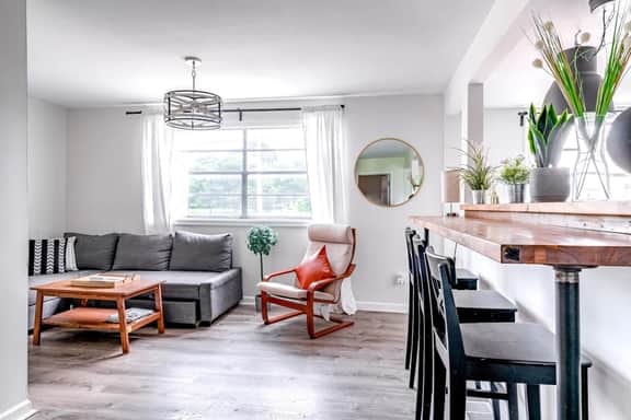 🌿Casa Tres by Jungle House | Downtown & Short North | Private Parking | 5,800+ Reviews | Near Convention Center & Nationwide Arena & Ohio State | Walk to High Street - Image 3