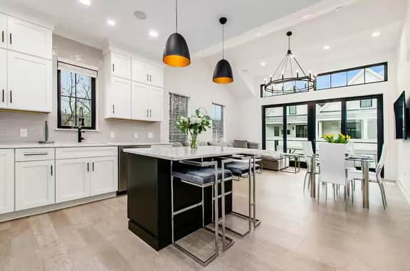 🌿Jungle Sol by Jungle House | Downtown & Short North | Garage Parking | 5,800+ Reviews | Near Convention Center & Nationwide Arena & Ohio State | Walk to High Street - Image 2