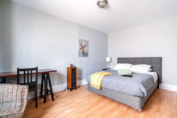 🌿Casa Quatro by Jungle House | Downtown & Short North | Private Parking | 5,800+ Reviews | Near Convention Center & Nationwide Arena & Ohio State | Walk to High Street - Image 4