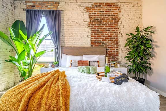 🌿Jungle Vibe by Jungle House | Downtown & Short North | Free Parking | 5,800+ Reviews | Near Convention Center & Nationwide Arena & Ohio State | Walk to High Street - Image 2
