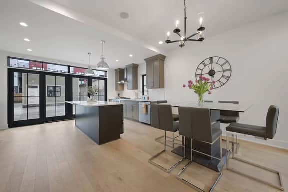 🌿Casa Blanca by Jungle House | Walk to High Street | Near Convention Center, OSU & Nationwide Arena | Downtown & Short North | 5,800+ Reviews | Free Parking - Image 3