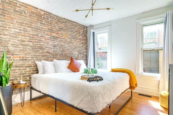 🌿Jungle Gem by Jungle House | Walk to High Street | Private Parking | 5,800+ Reviews | Downtown & Short North | Near OSU & Nationwide Arena - Image 4