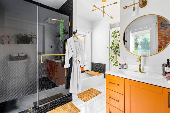🌿Junglalow by Jungle House | Downtown & Short North | Free Parking | 5,800+ Reviews | Near Convention Center & Nationwide Arena & Ohio State | Walk to High Street - Image 3