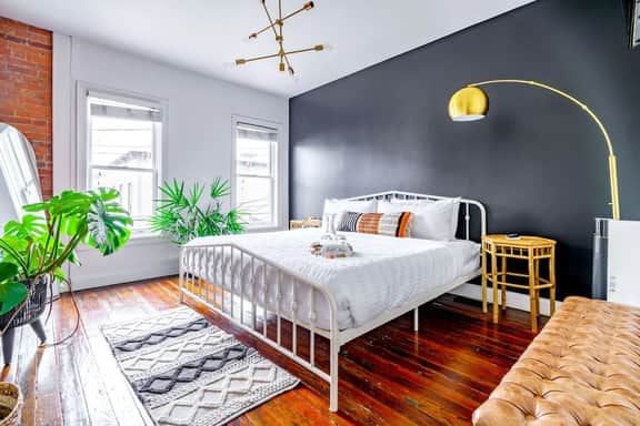 🌿Urban Jungle by Jungle House | Downtown & Short North | Free Parking | 5,800+ Reviews | Near Convention Center & Nationwide Arena & Ohio State | Walk to High Street - Image 5