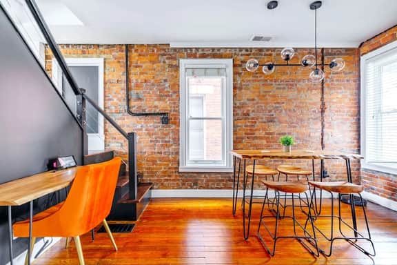 🌿Urban Jungle by Jungle House | Downtown & Short North | Free Parking | 5,800+ Reviews | Near Convention Center & Nationwide Arena & Ohio State | Walk to High Street - Image 3