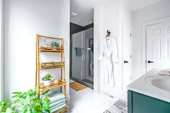 🌿Urban Jungle by Jungle House | Downtown & Short North | Free Parking | 5,800+ Reviews | Near Convention Center & Nationwide Arena & Ohio State | Walk to High Street - Image 2