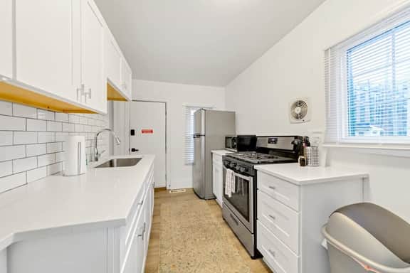 🌿 Jungle Dalia by Jungle House | Near Nationwide Arena, OSU & Convention Center | Downtown & Short North | Free Parking | 5,800+ Reviews - Image 4